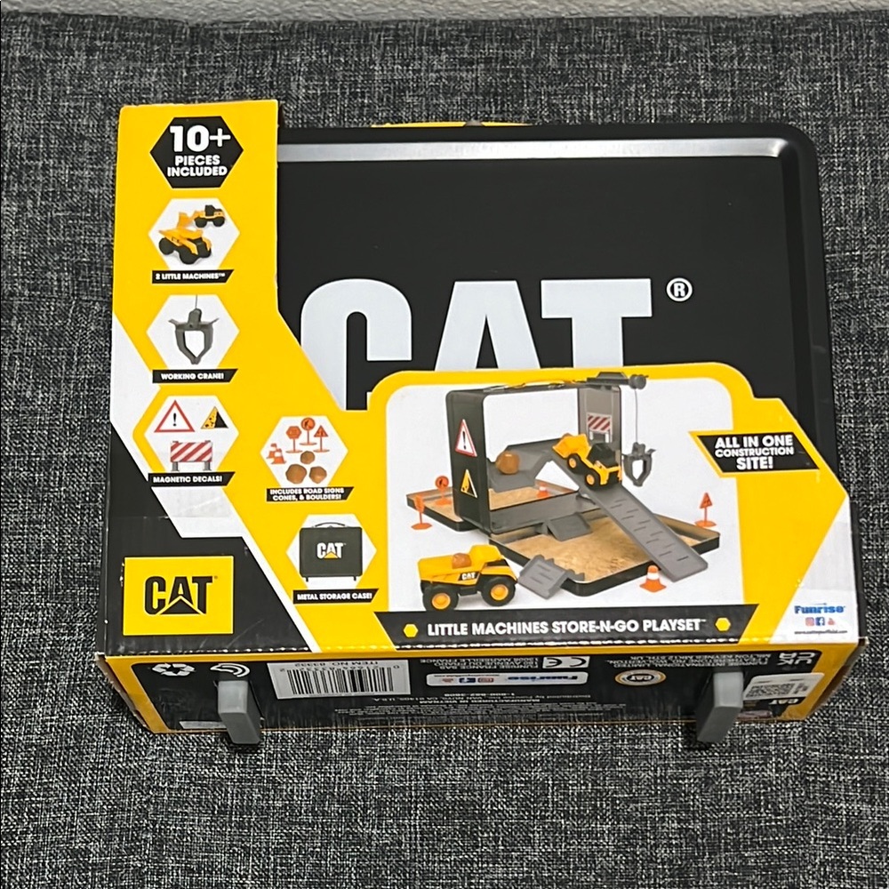 CAT Little Machines Store-N-Go Playset NEW